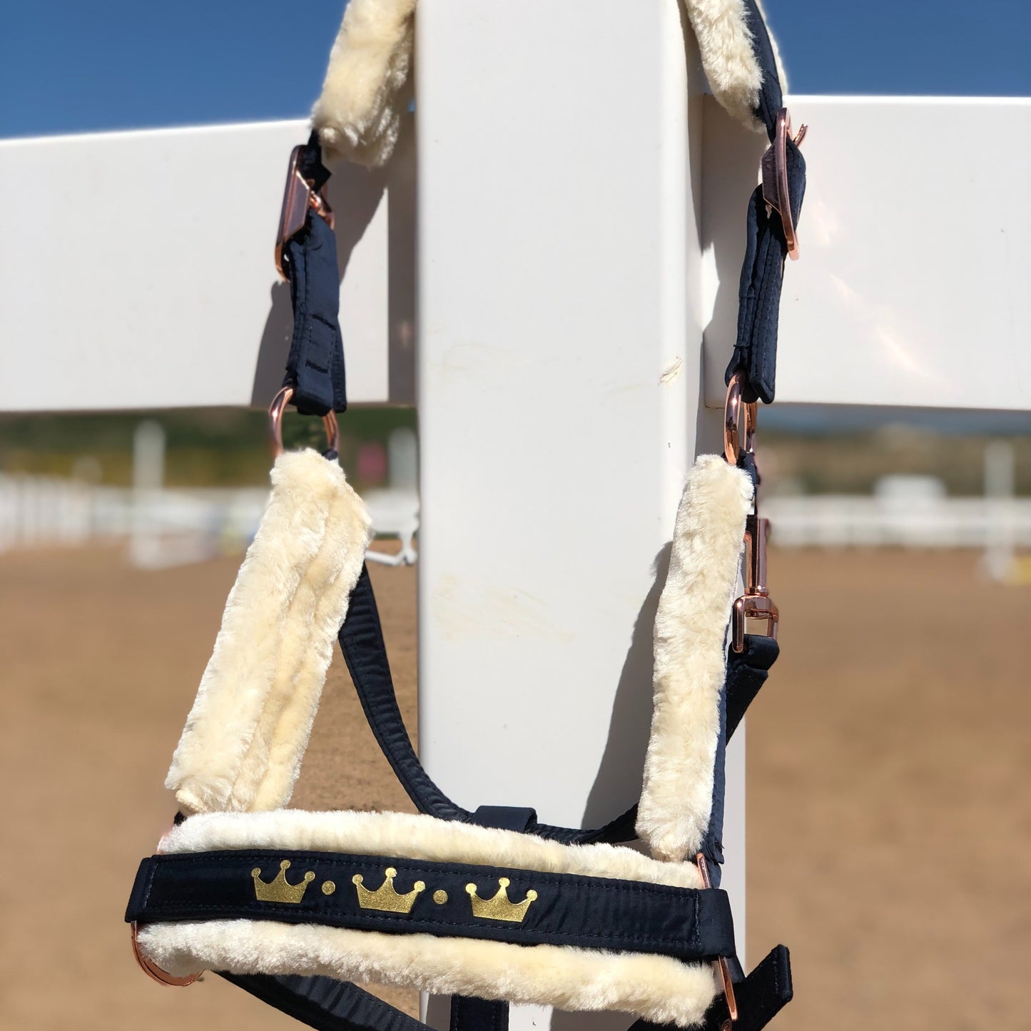 Luxurious Detachable Faux Fur Horse Halter with Glossy Buckle