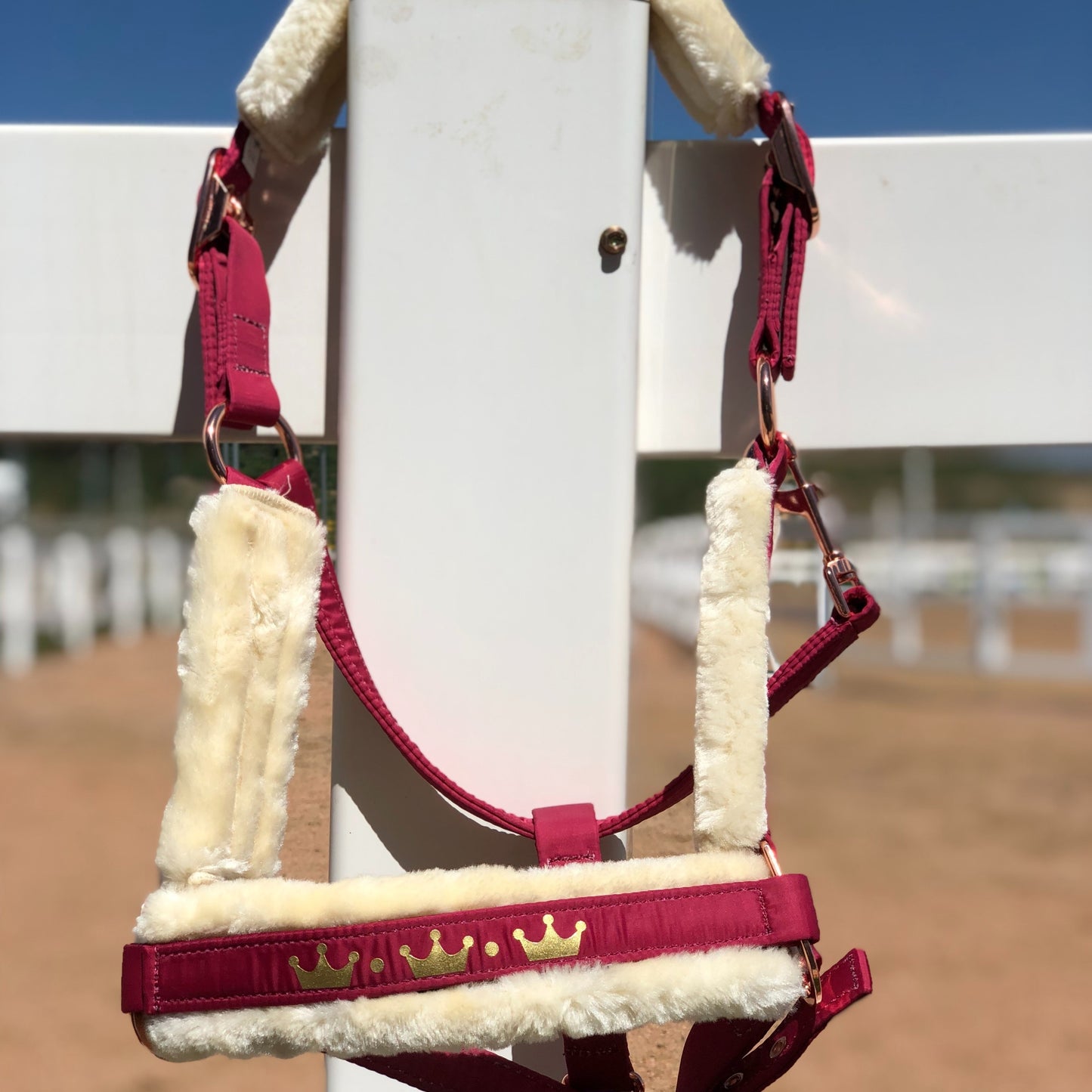 Luxurious Detachable Faux Fur Horse Halter with Glossy Buckle